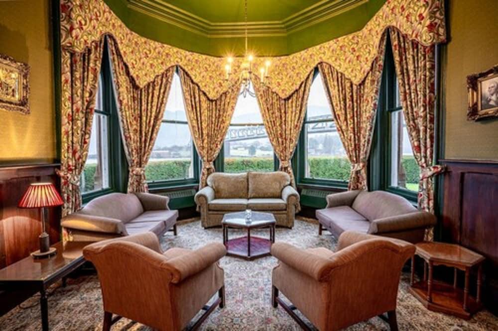 Hotel The 3*